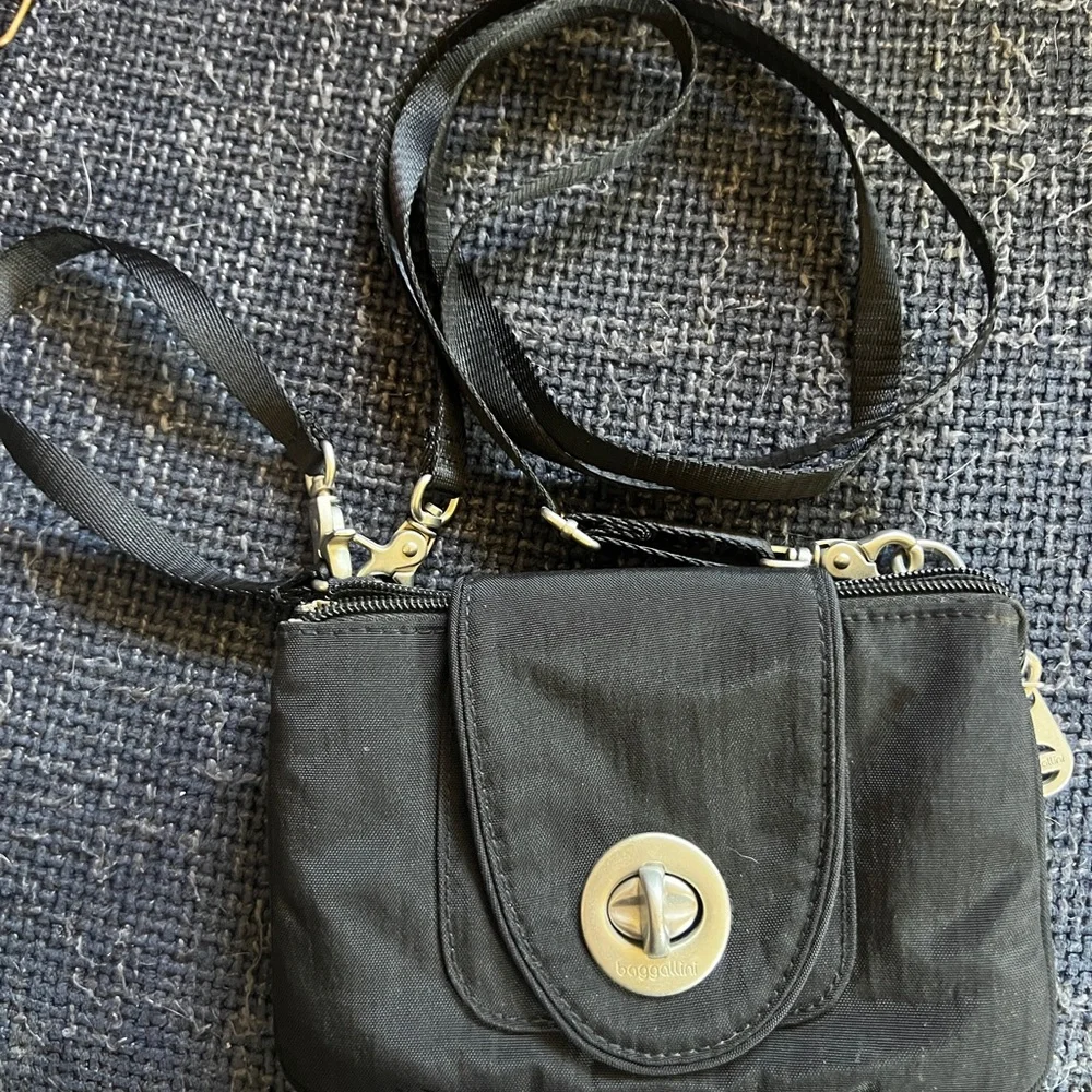 Baggallini Black Nylon Organizer Crossbody - Picture 1 of 3